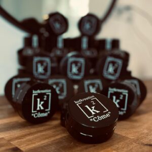 Côme, la cire coiffante pour cheveux homme du salon kutkreation à Rennes